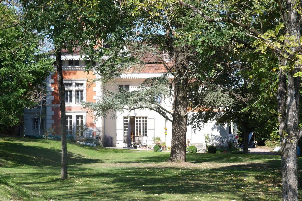 לינה וארוחת בוקר Saint-Séverin Le Chalet De Luxe מראה חיצוני תמונה